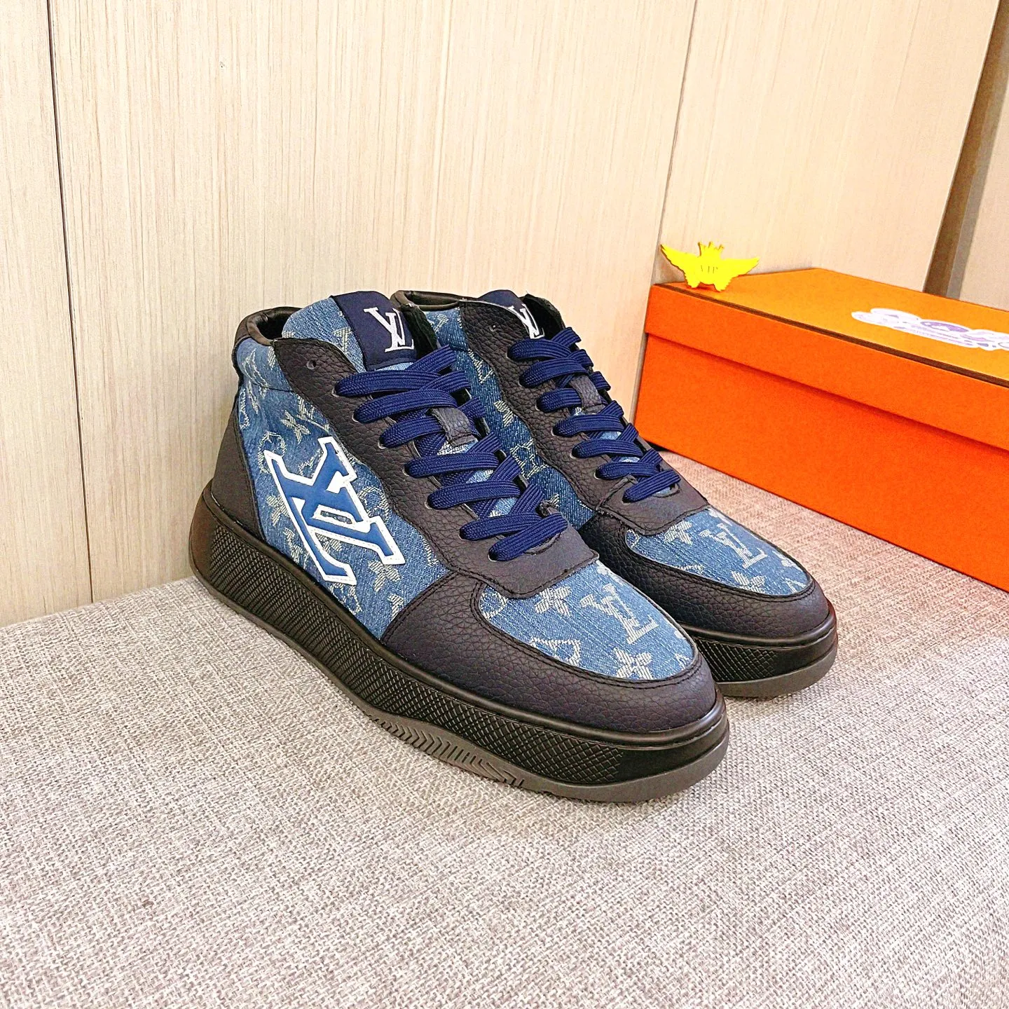 Men's shoes💰 460💰[LV]🔥Louis Vuitton, high-end men's shoes brand, official website 1:1 latest masterpiece: the upper is made of Italian imported first-layer cowhide with a comfortable and breathable lining➕original non-slip and wear-resistant outsole🔥, making walking more convenient and comfortable! An exclusive new model, a stunning work, a beautiful 1:1 replica [color] compared to the official quality! Create a fashionable personality to set off your uniqueness! A must-have for trendy men! Classic🔥Size: 38-44 Color: 🔥Multiple colors available🔥